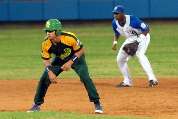 20131110033620-pinar-rio-industriales-beisbol-latinoamericano.jpg