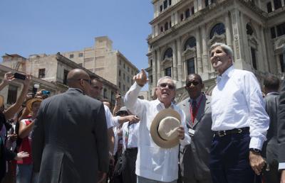 Kerry recorre La Habana vieja