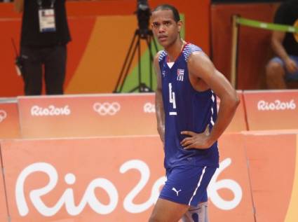 Voleibolista cubano en buen estado pese a dar positivo a la COVID-19